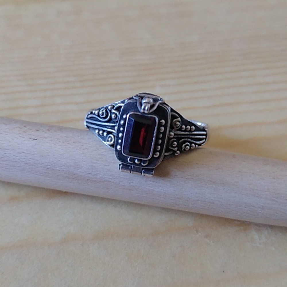 Vintage Poison Ring - Silver 925 - Garnet Gem
